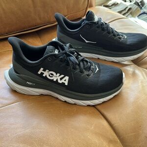 Size 7 Hoka One One Mach 4 Black